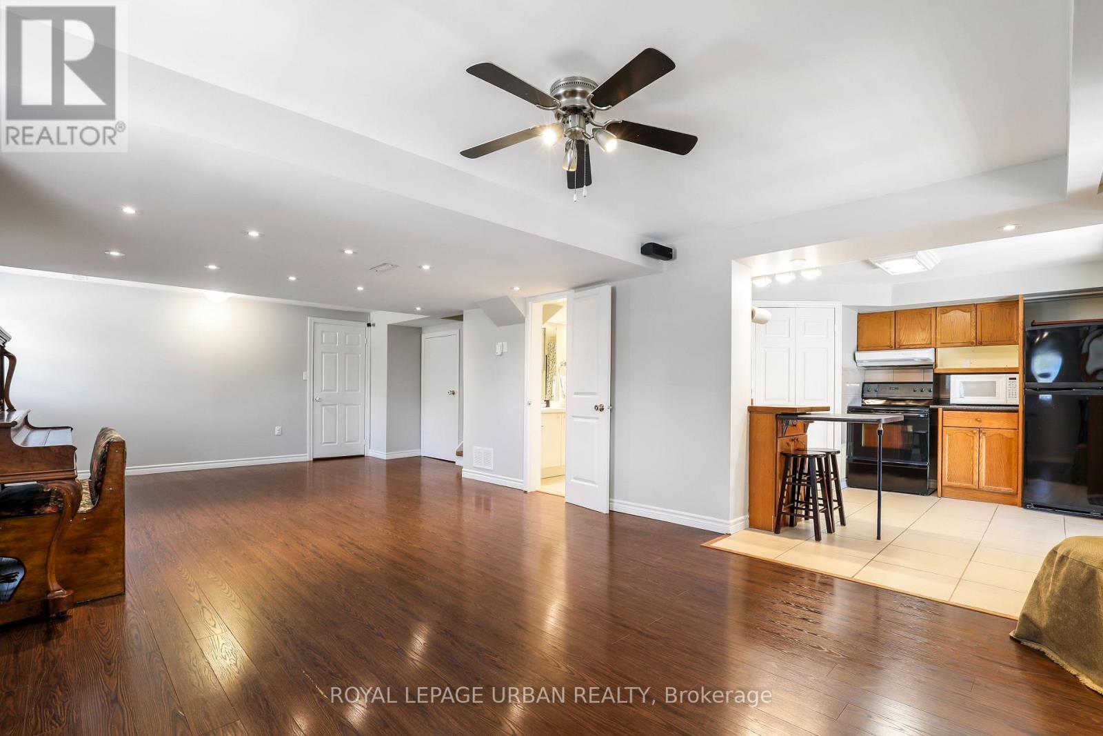 












1081 KESWICK COURT

,
Oshawa,




Ontario
L1K2V2

