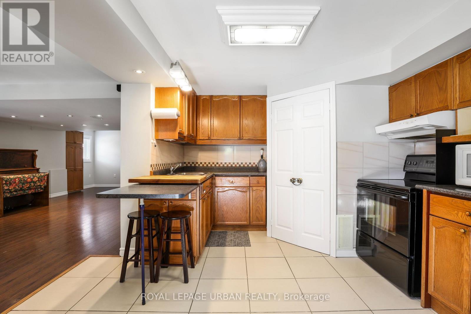 












1081 KESWICK COURT

,
Oshawa,




Ontario
L1K2V2

