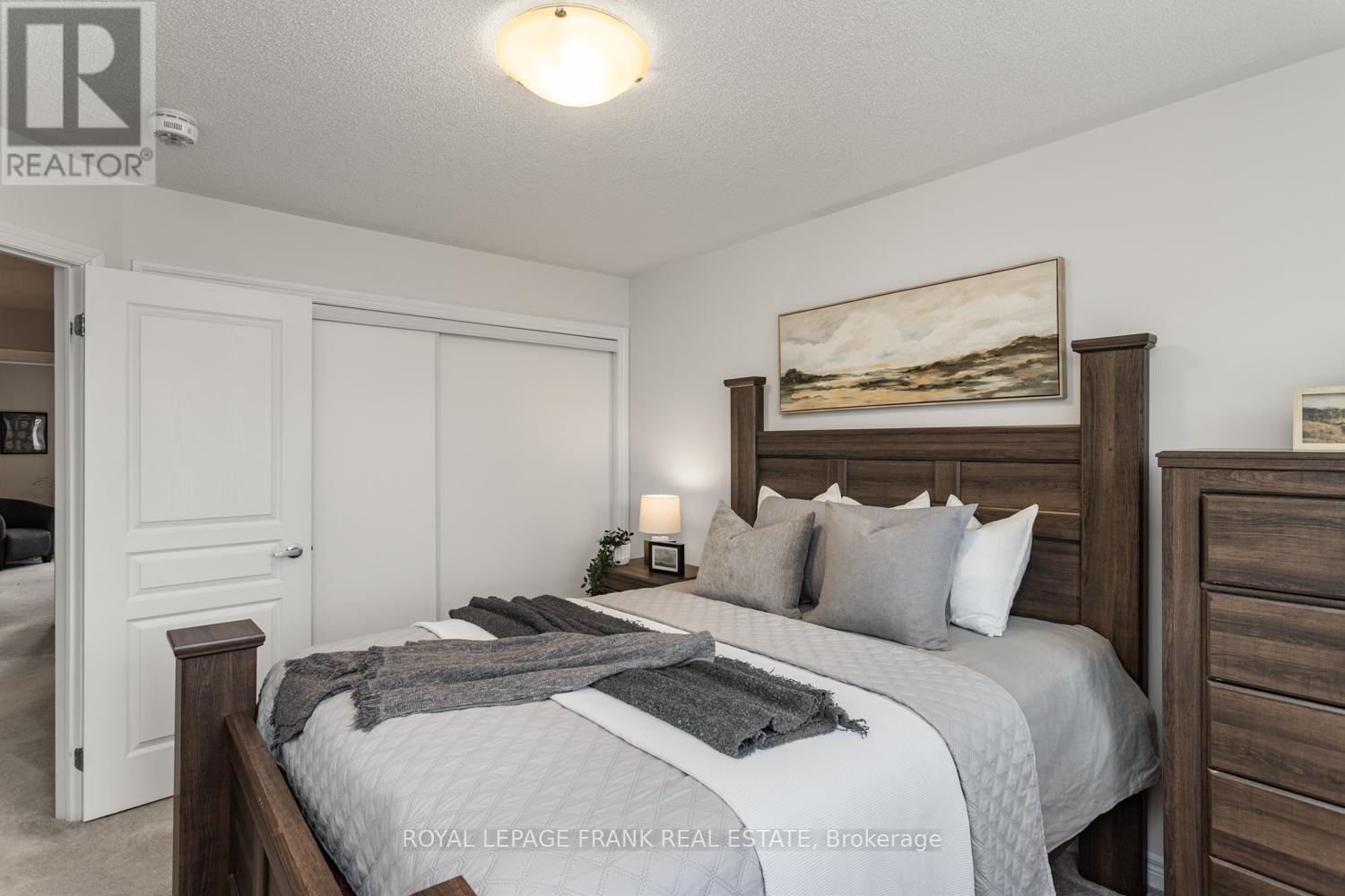 












2353 HILL RISE STREET

,
Oshawa (Windfields),




Ontario
L1L0G8

