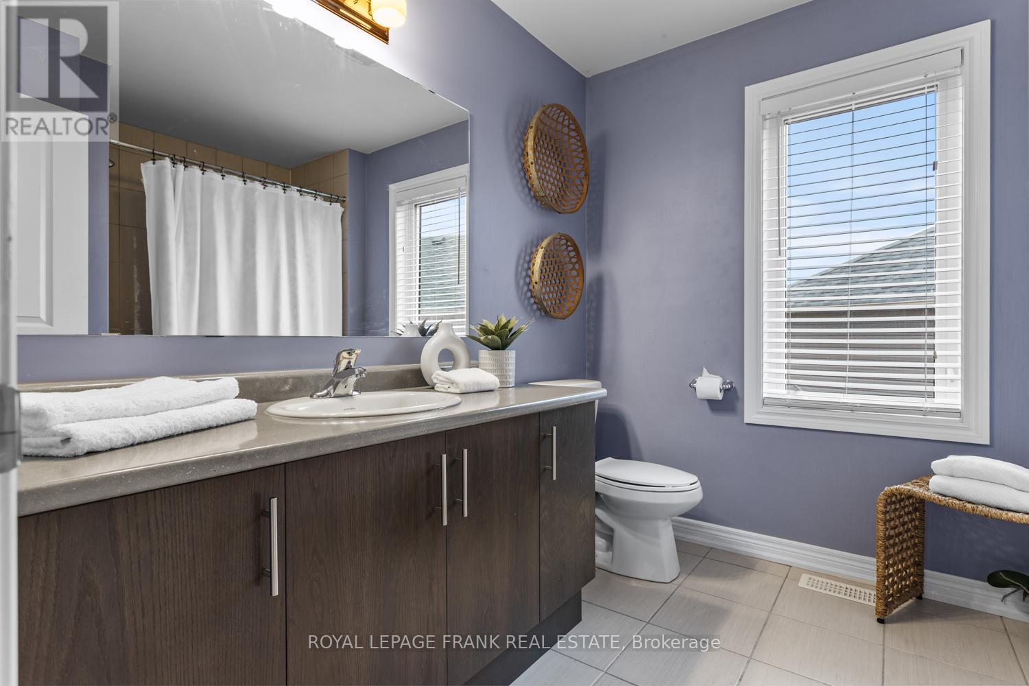 












2353 HILL RISE STREET

,
Oshawa (Windfields),




Ontario
L1L0G8

