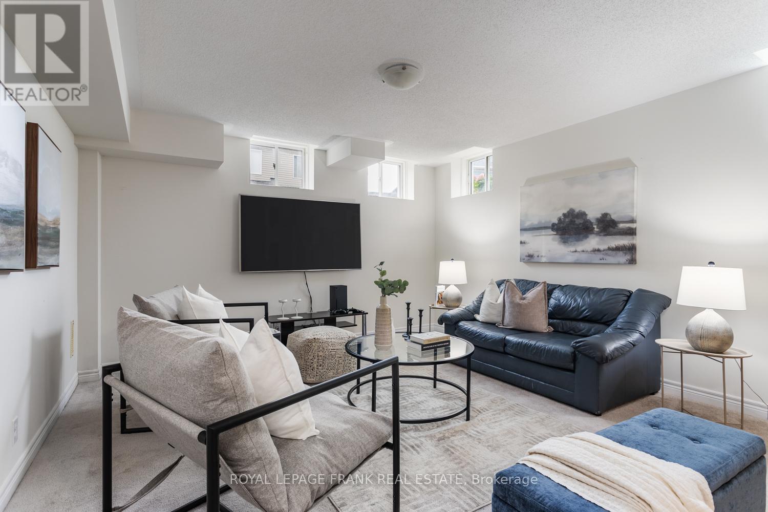 












2353 HILL RISE STREET

,
Oshawa (Windfields),




Ontario
L1L0G8

