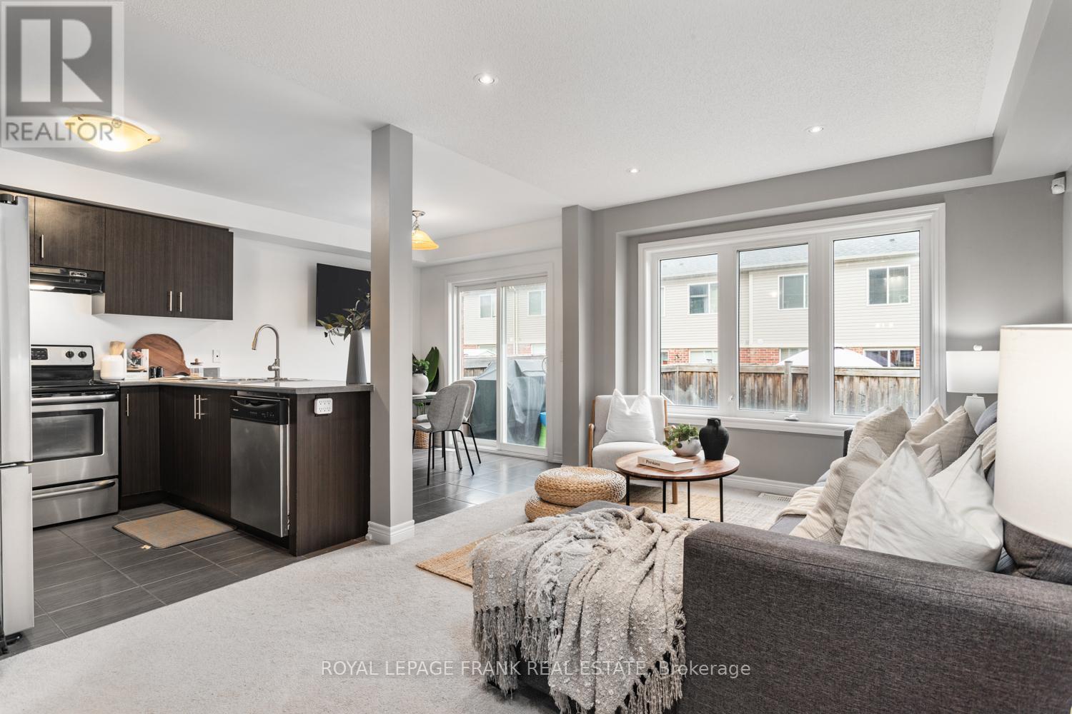 












2353 HILL RISE STREET

,
Oshawa (Windfields),




Ontario
L1L0G8

