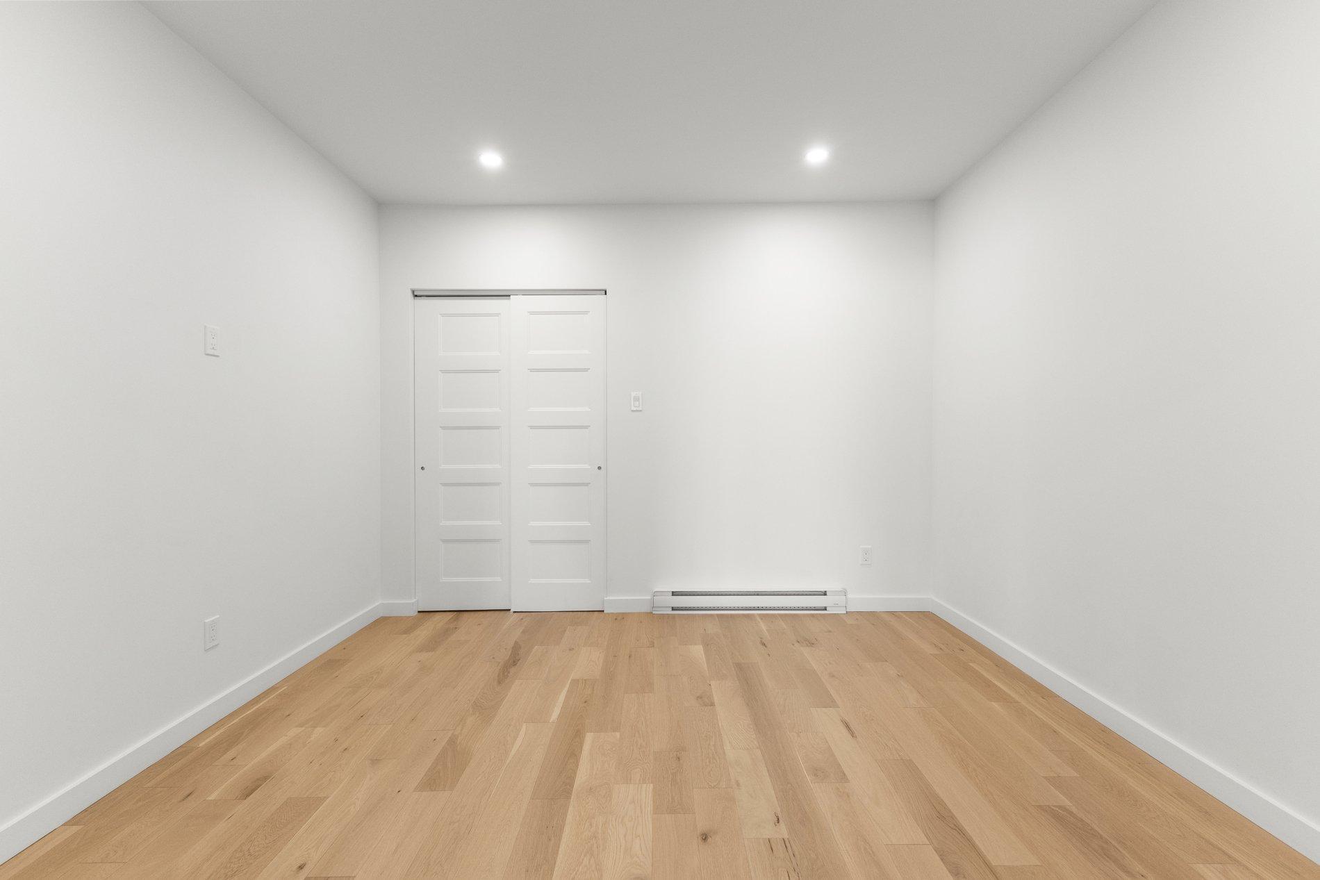 









7591


Rue St-Hubert

,
Montréal (Villeray/Saint-Michel/Parc-Extension),




QC
H2R2N7

