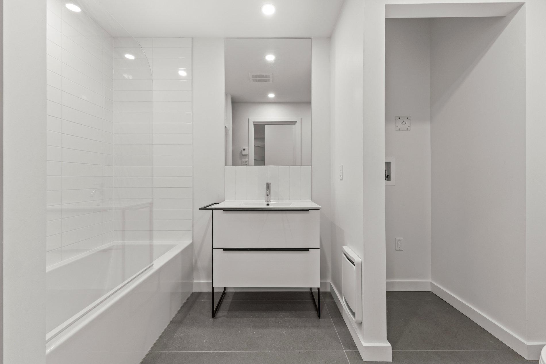 









7591


Rue St-Hubert

,
Montréal (Villeray/Saint-Michel/Parc-Extension),




QC
H2R2N7


