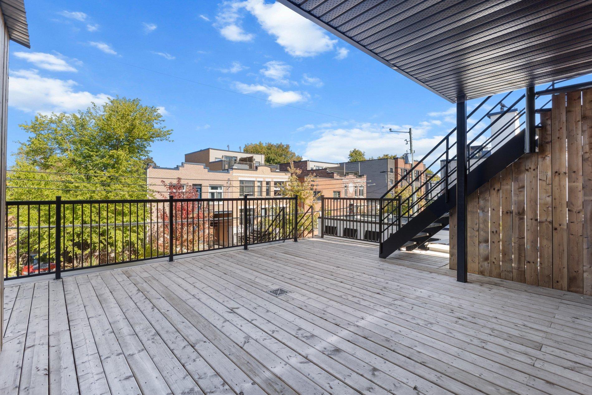 









7591


Rue St-Hubert

,
Montréal (Villeray/Saint-Michel/Parc-Extension),




QC
H2R2N7

