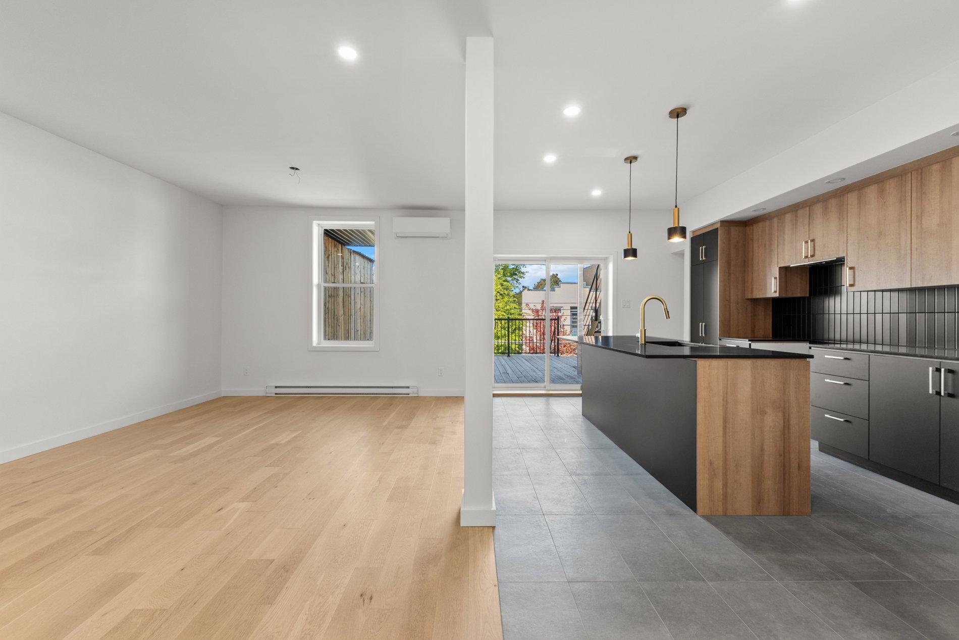 









7591


Rue St-Hubert

,
Montréal (Villeray/Saint-Michel/Parc-Extension),




QC
H2R2N7

