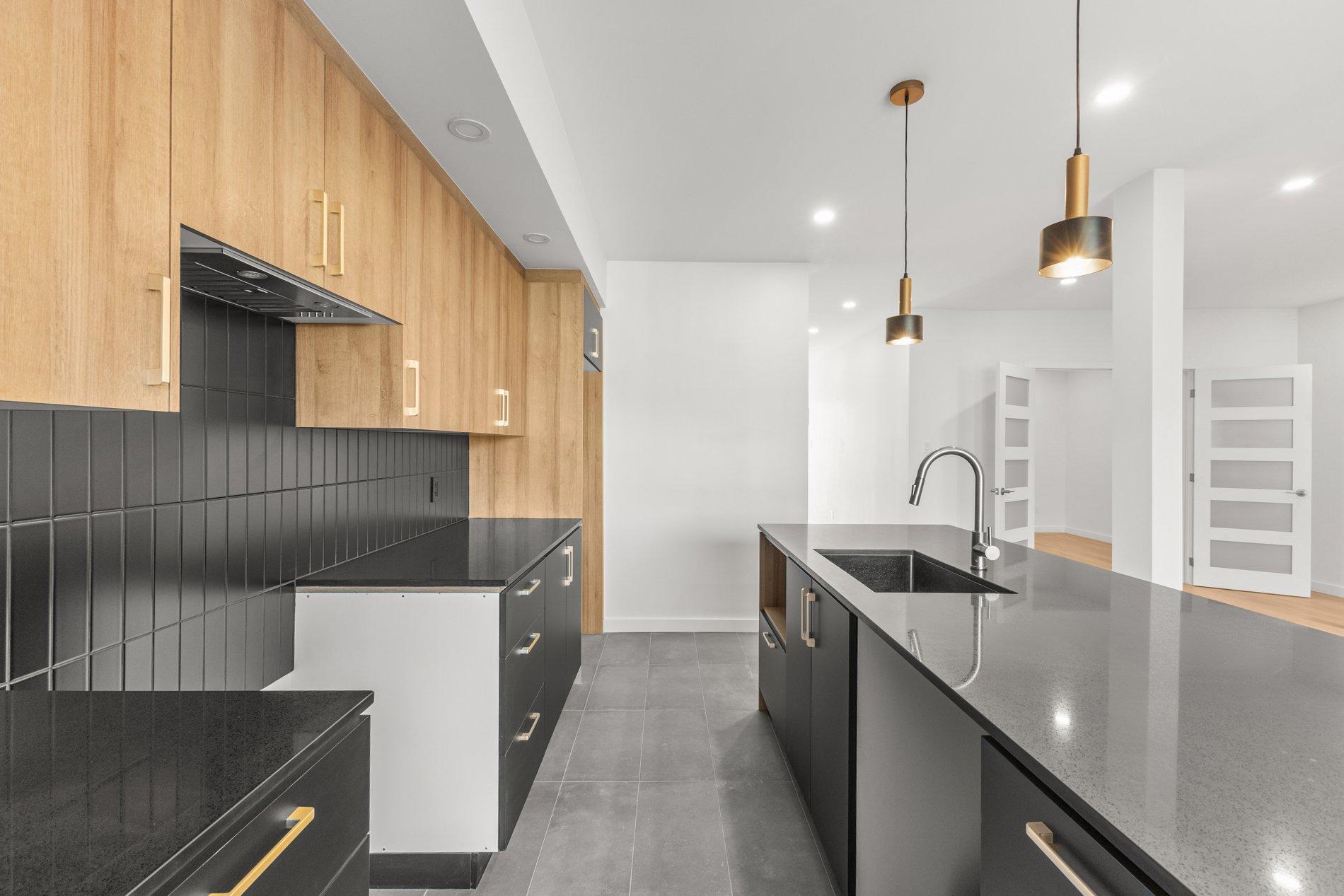 









7591


Rue St-Hubert

,
Montréal (Villeray/Saint-Michel/Parc-Extension),




QC
H2R2N7

