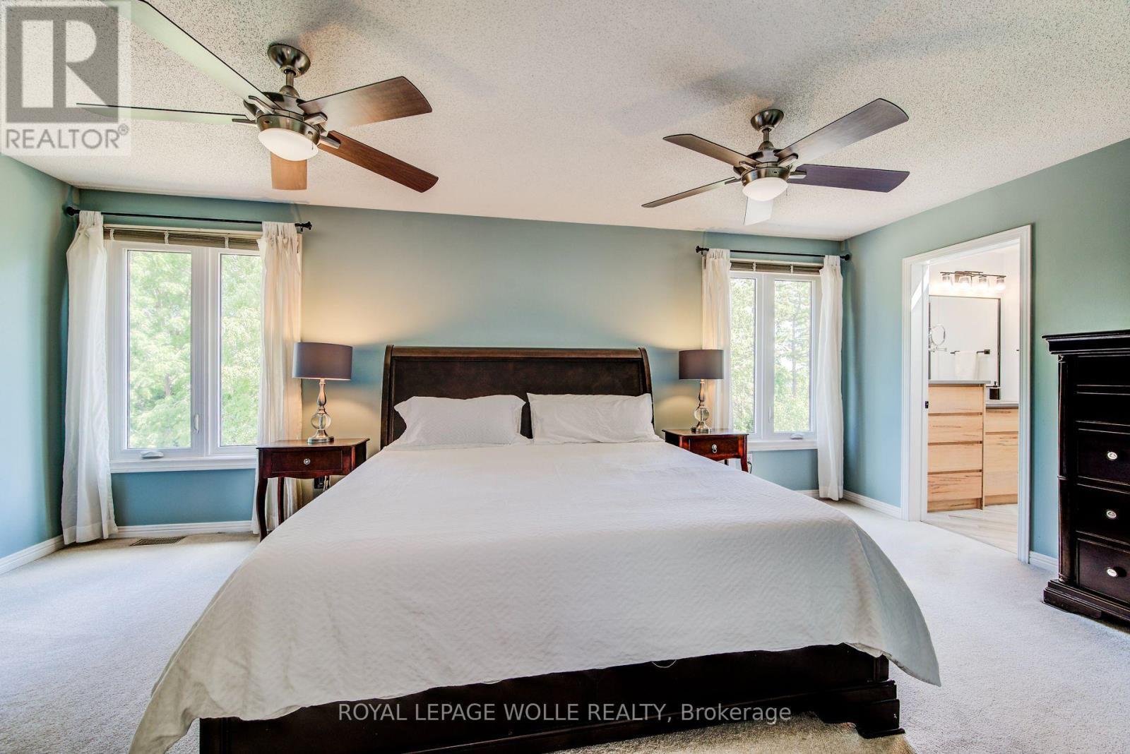 












33 TINATAWA COURT

,
Kitchener,




Ontario
N2A3G9

