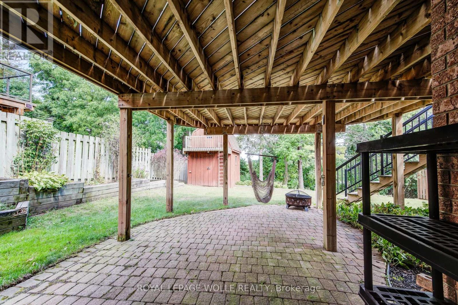 












33 TINATAWA COURT

,
Kitchener,




Ontario
N2A3G9

