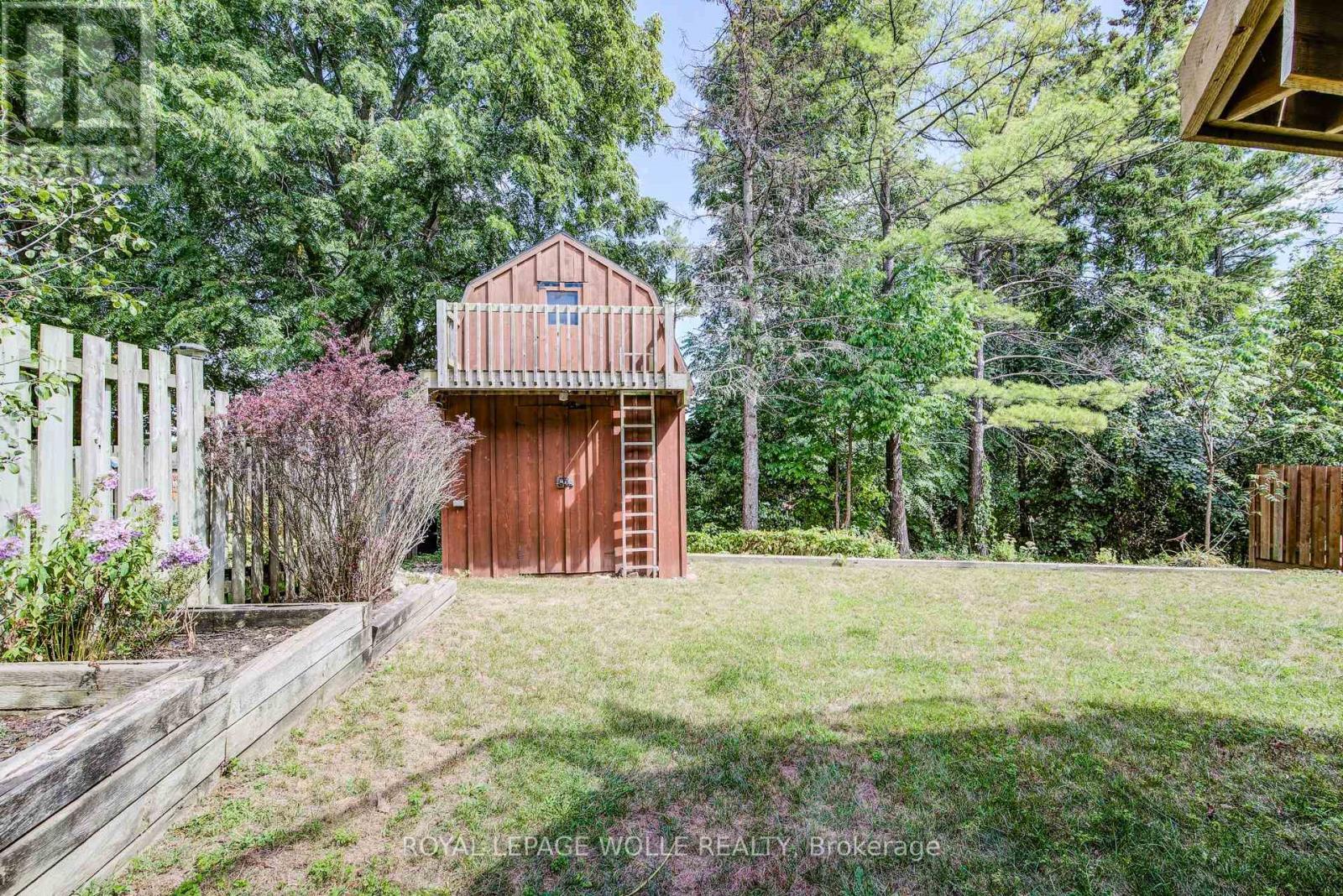 












33 TINATAWA COURT

,
Kitchener,




Ontario
N2A3G9

