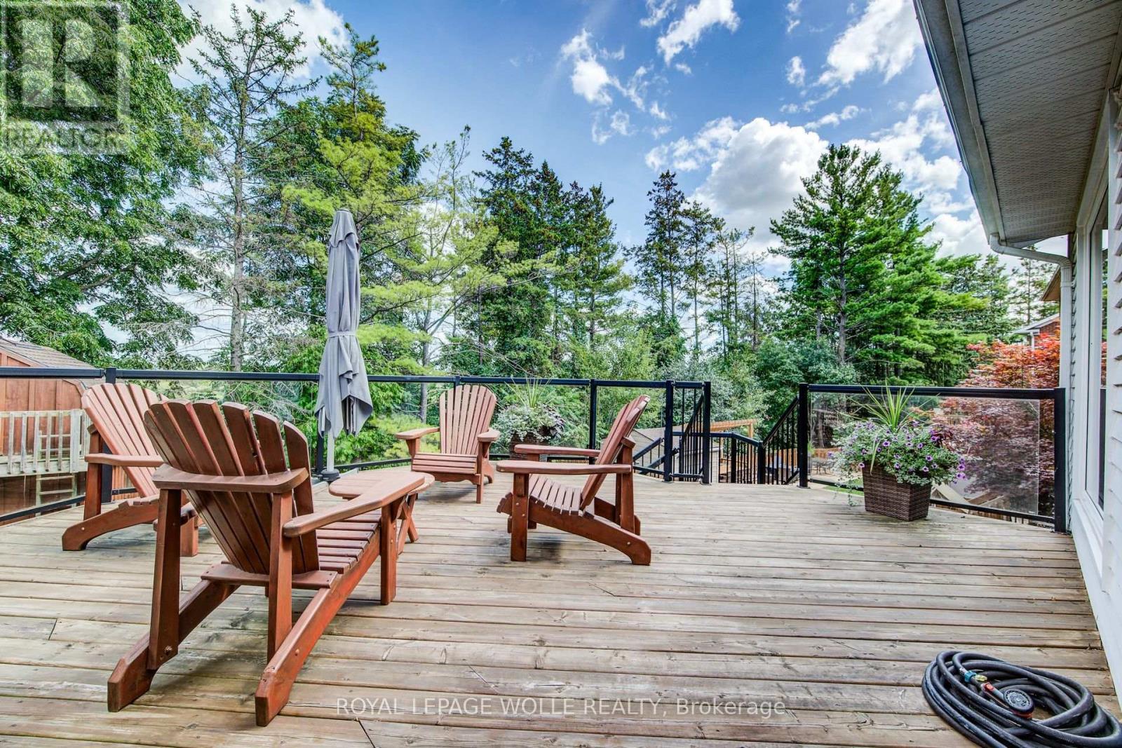 












33 TINATAWA COURT

,
Kitchener,




Ontario
N2A3G9

