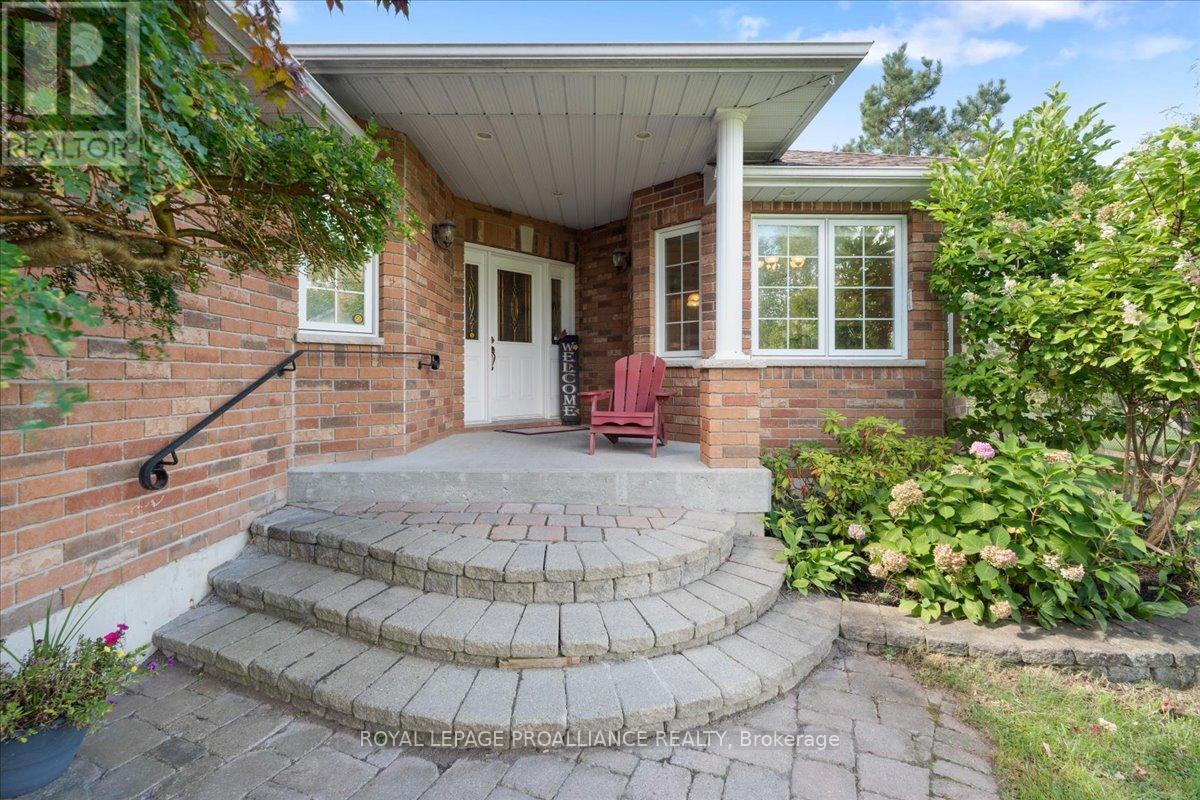 












685 COUNTY ROAD 28

,
Prince Edward County (Ameliasburg Ward),




Ontario
K8N4Z7

