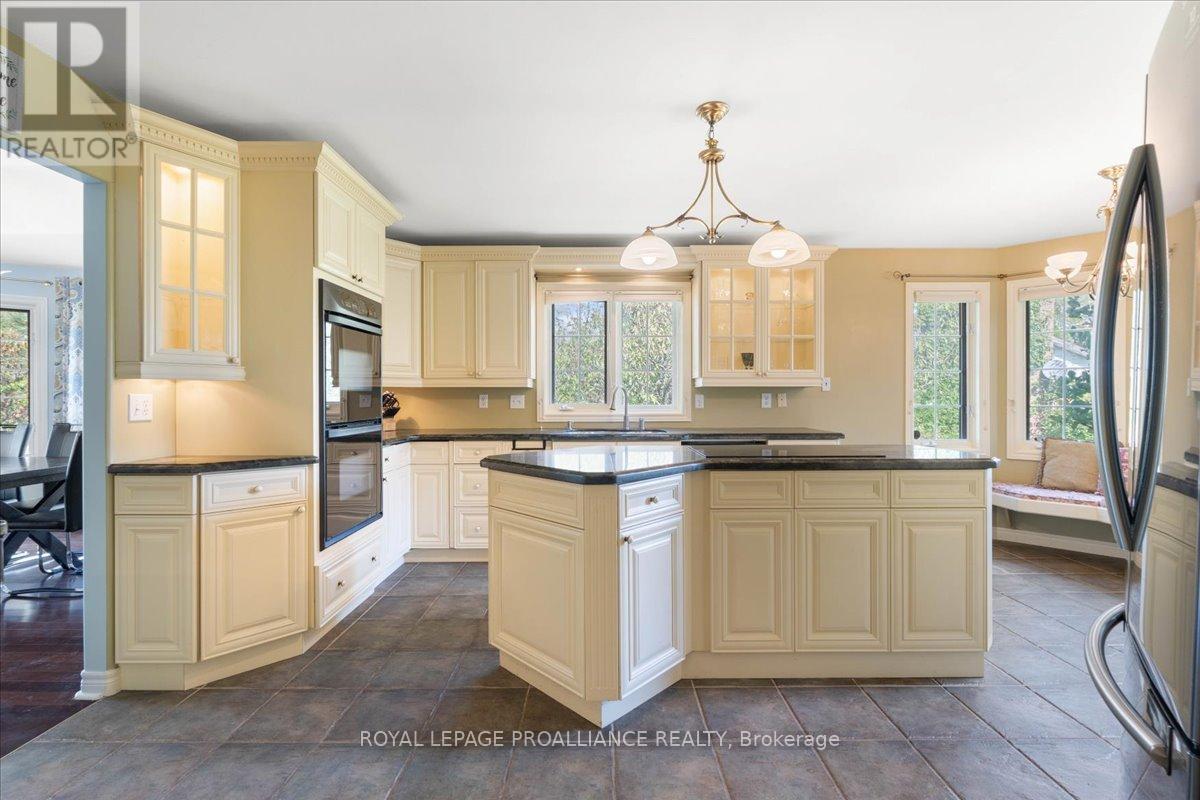 












685 COUNTY ROAD 28

,
Prince Edward County (Ameliasburg Ward),




Ontario
K8N4Z7

