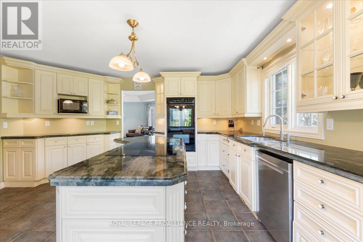 












685 COUNTY ROAD 28

,
Prince Edward County (Ameliasburg Ward),




Ontario
K8N4Z7

