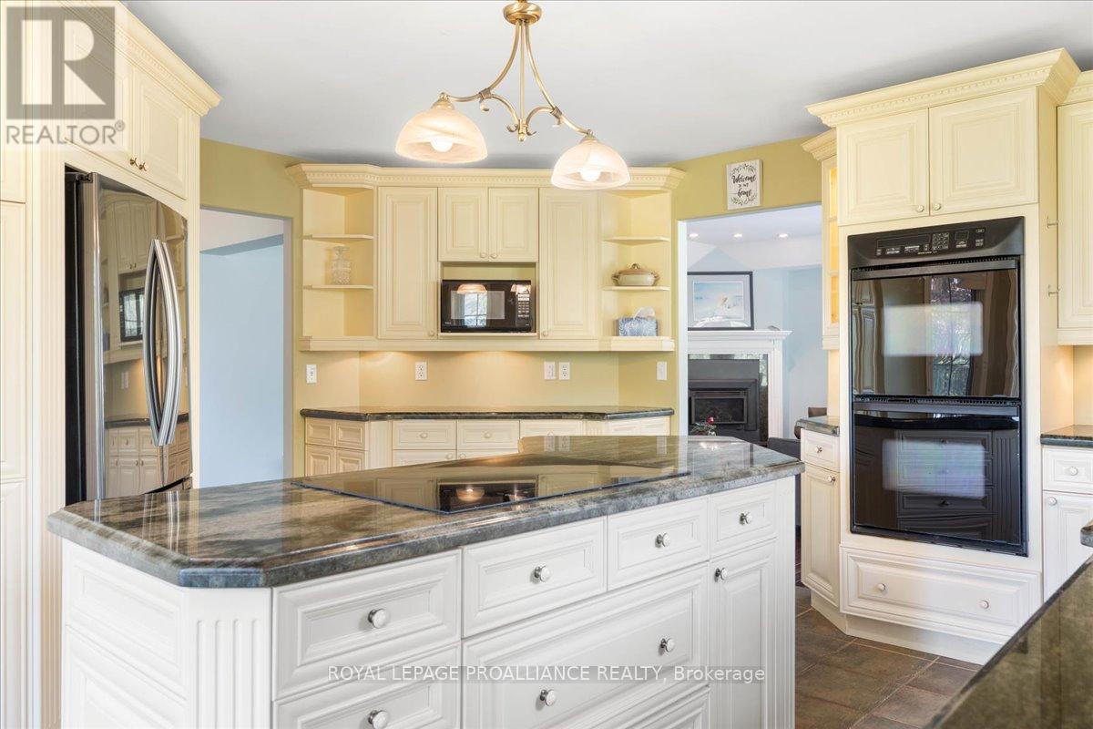 












685 COUNTY ROAD 28

,
Prince Edward County (Ameliasburg Ward),




Ontario
K8N4Z7

