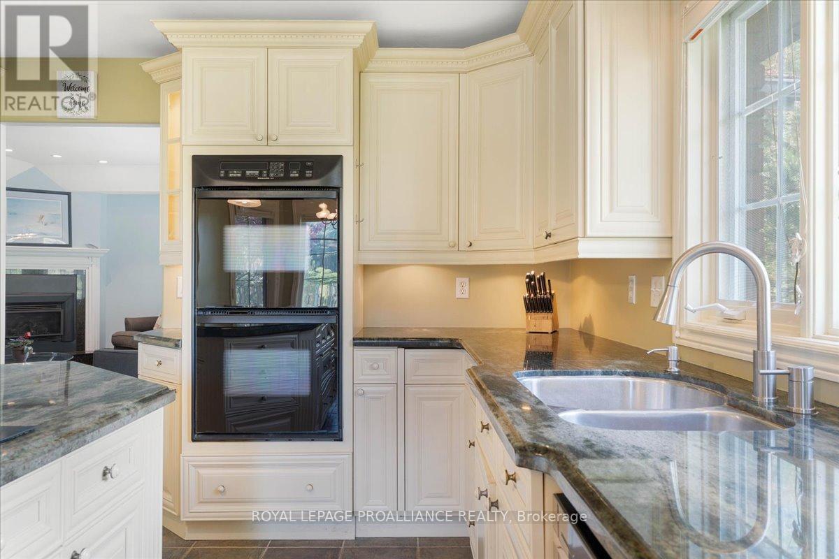 












685 COUNTY ROAD 28

,
Prince Edward County (Ameliasburg Ward),




Ontario
K8N4Z7

