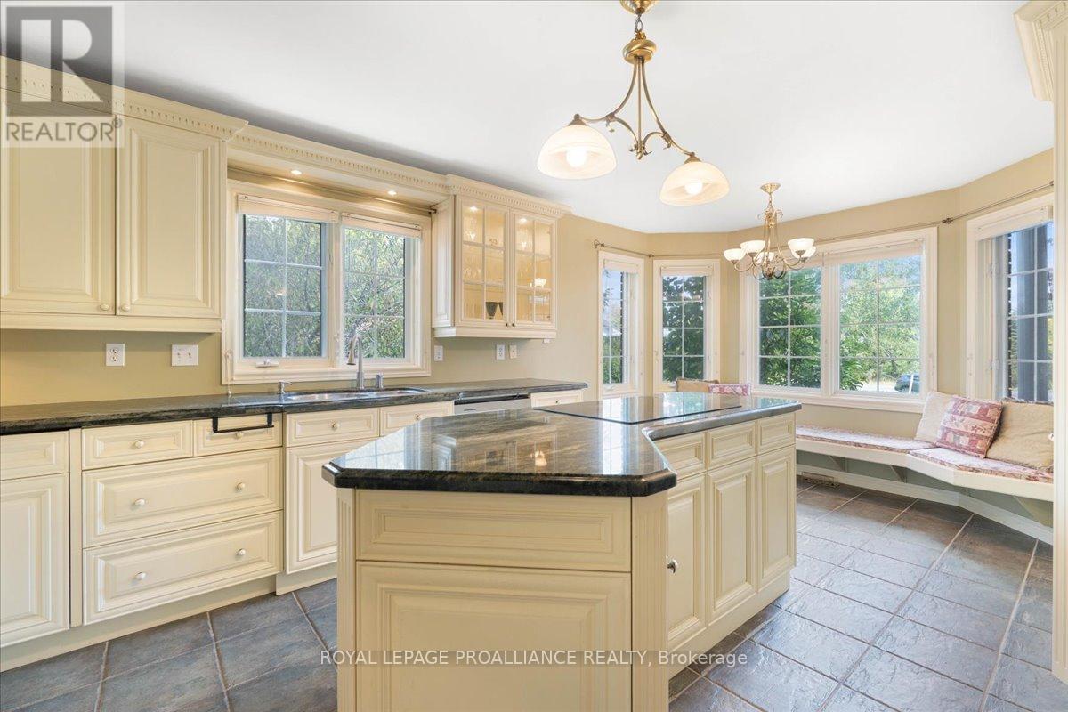 












685 COUNTY ROAD 28

,
Prince Edward County (Ameliasburg Ward),




Ontario
K8N4Z7

