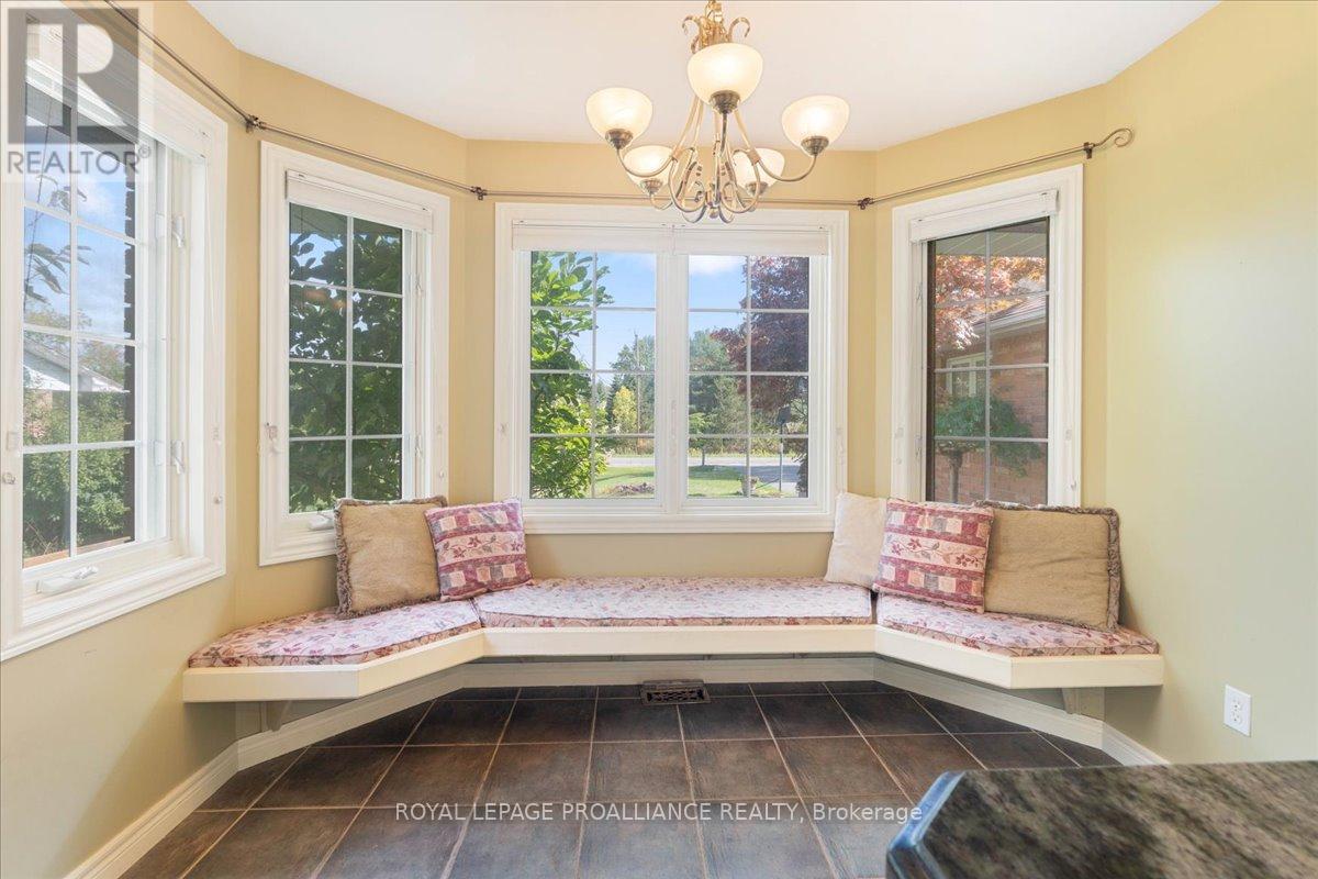 












685 COUNTY ROAD 28

,
Prince Edward County (Ameliasburg Ward),




Ontario
K8N4Z7

