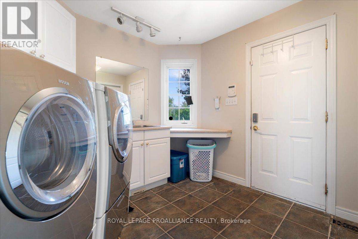 












685 COUNTY ROAD 28

,
Prince Edward County (Ameliasburg Ward),




Ontario
K8N4Z7

