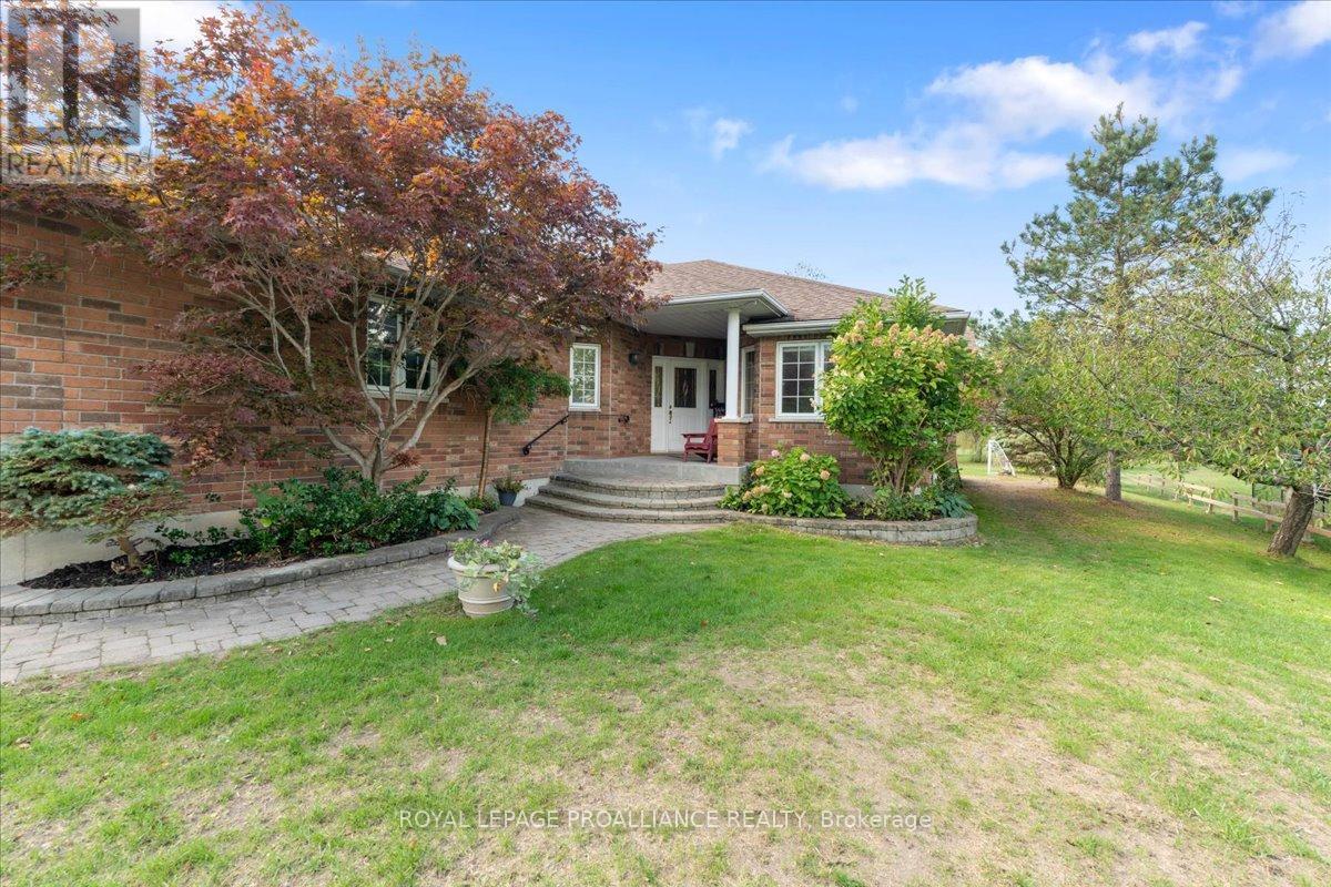 












685 COUNTY ROAD 28

,
Prince Edward County (Ameliasburg Ward),




Ontario
K8N4Z7

