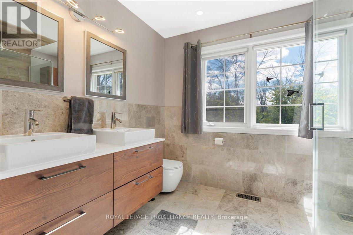 












685 COUNTY ROAD 28

,
Prince Edward County (Ameliasburg Ward),




Ontario
K8N4Z7

