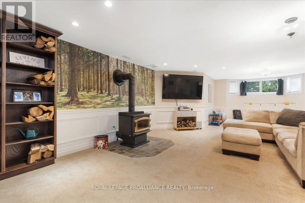 












685 COUNTY ROAD 28

,
Prince Edward County (Ameliasburg Ward),




Ontario
K8N4Z7

