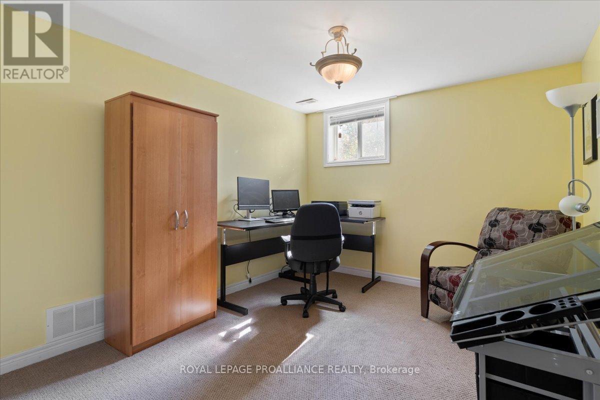 












685 COUNTY ROAD 28

,
Prince Edward County (Ameliasburg Ward),




Ontario
K8N4Z7

