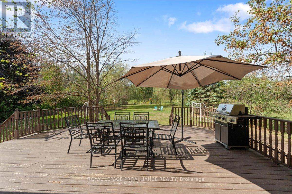












685 COUNTY ROAD 28

,
Prince Edward County (Ameliasburg Ward),




Ontario
K8N4Z7

