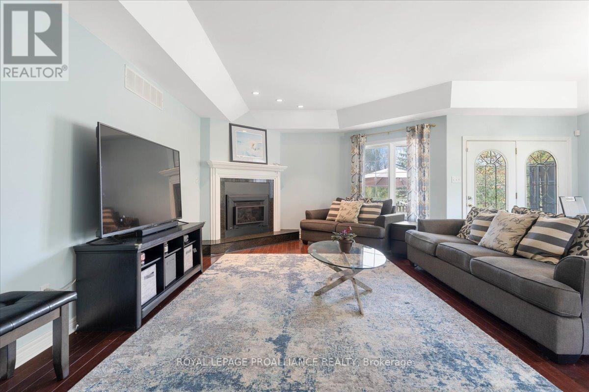 












685 COUNTY ROAD 28

,
Prince Edward County (Ameliasburg Ward),




Ontario
K8N4Z7


