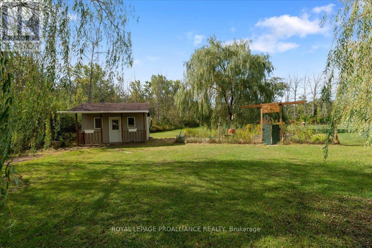 












685 COUNTY ROAD 28

,
Prince Edward County (Ameliasburg Ward),




Ontario
K8N4Z7

