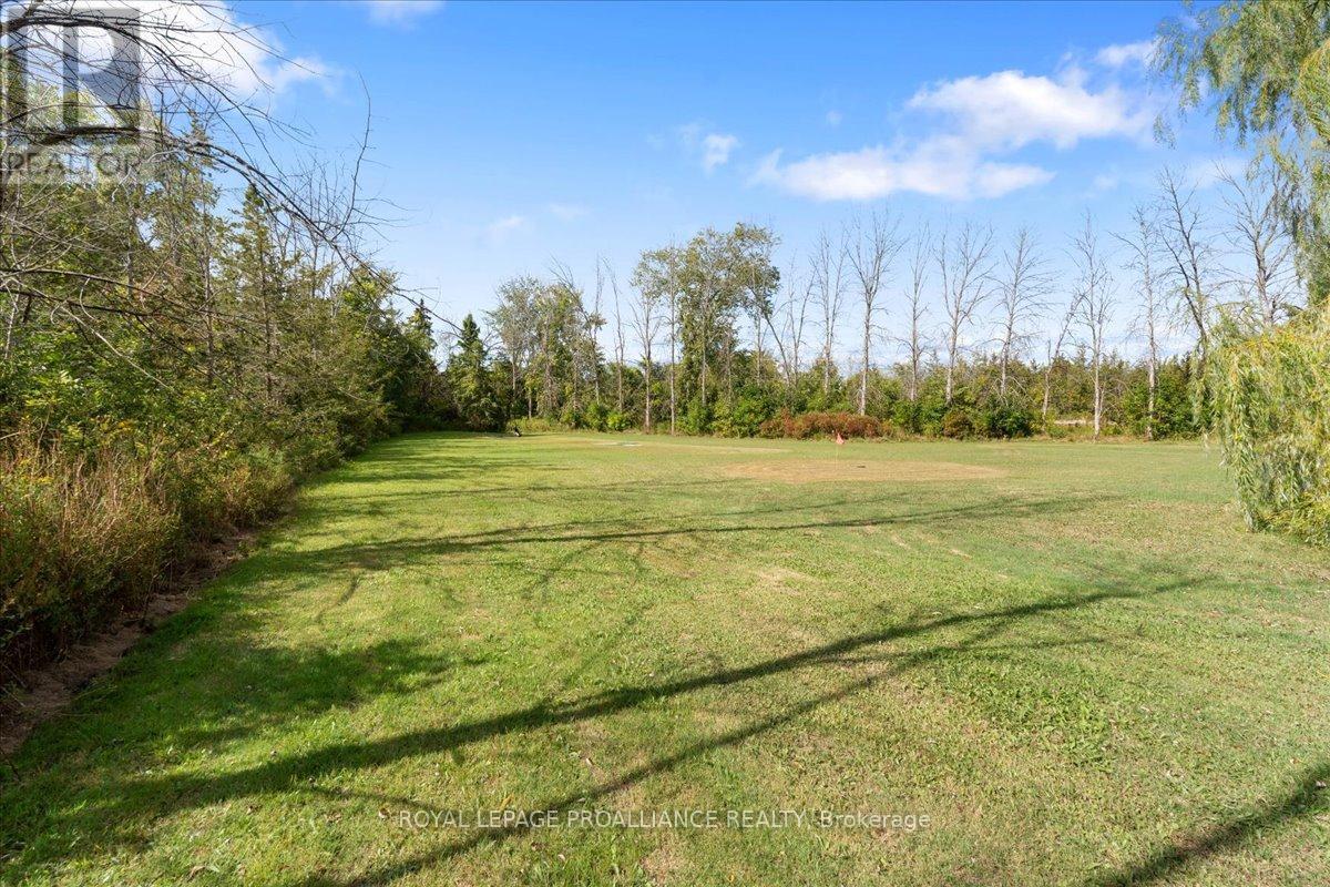 












685 COUNTY ROAD 28

,
Prince Edward County (Ameliasburg Ward),




Ontario
K8N4Z7

