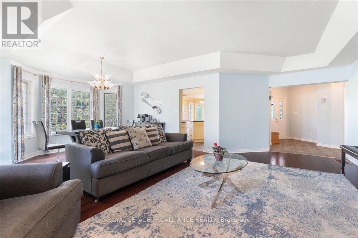 












685 COUNTY ROAD 28

,
Prince Edward County (Ameliasburg Ward),




Ontario
K8N4Z7

