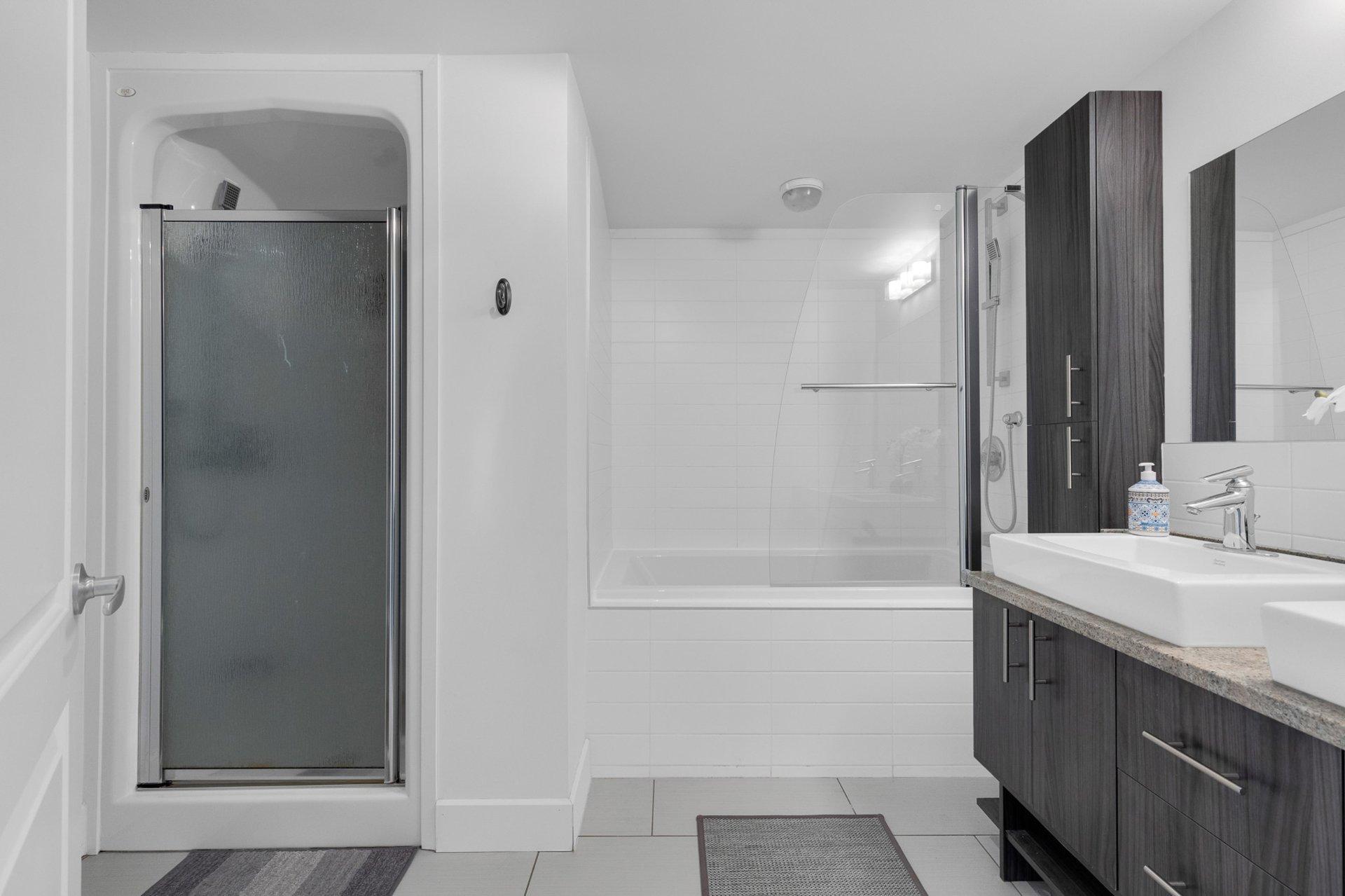 









2525


Av. des Érables

, 302,
Montréal (Ville-Marie),




QC
H2K3V4

