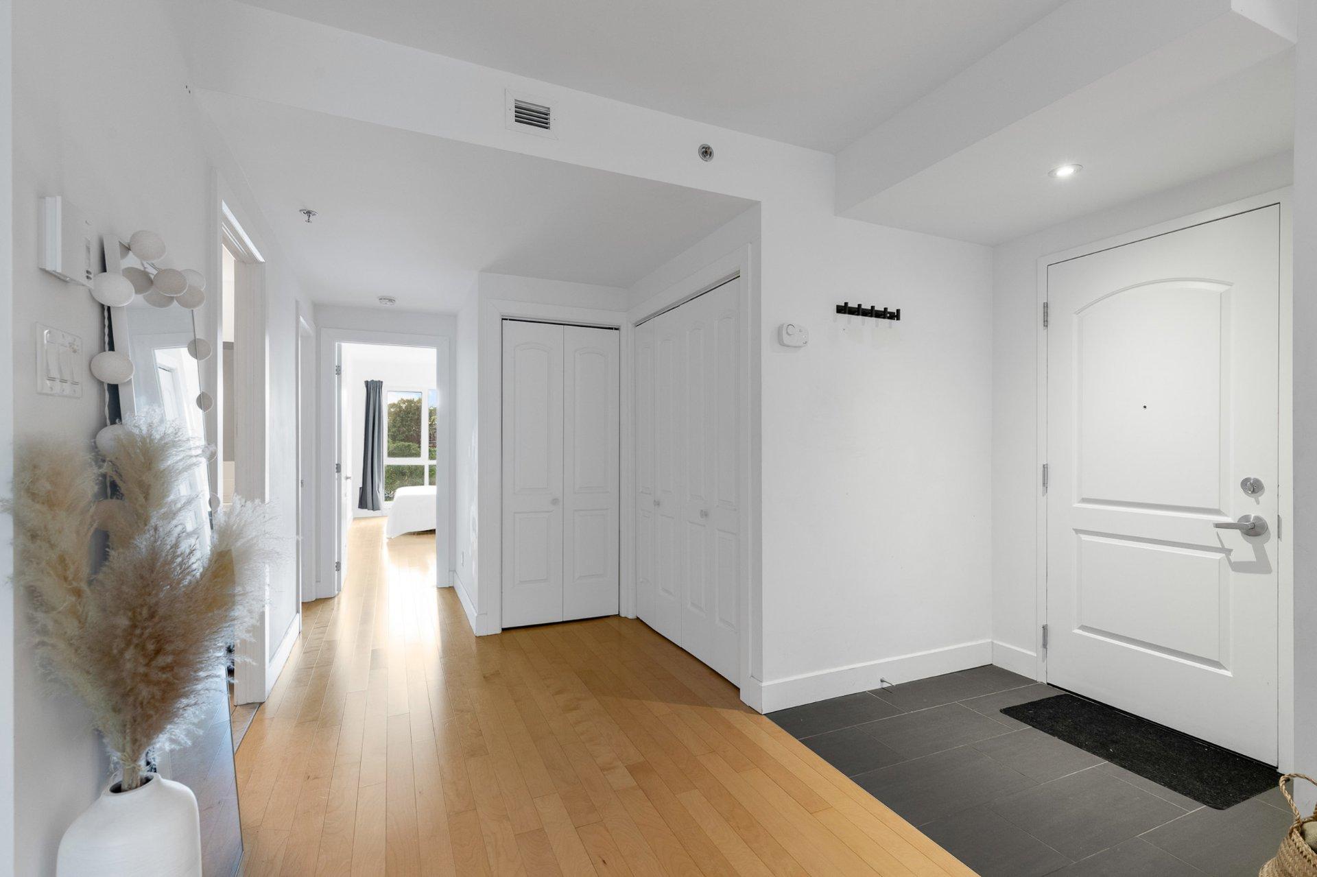









2525


Av. des Érables

, 302,
Montréal (Ville-Marie),




QC
H2K3V4

