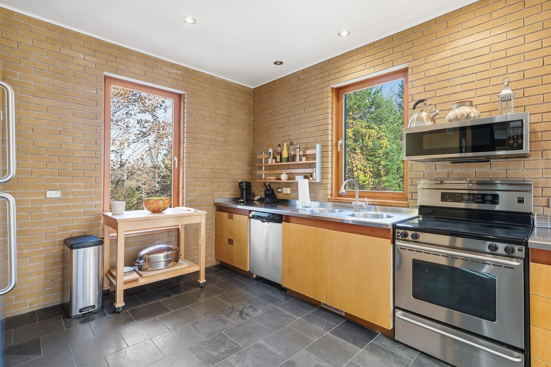 









967


Côte St-Gabriel O.

,
Saint-Sauveur,




QC
J0R1R1

