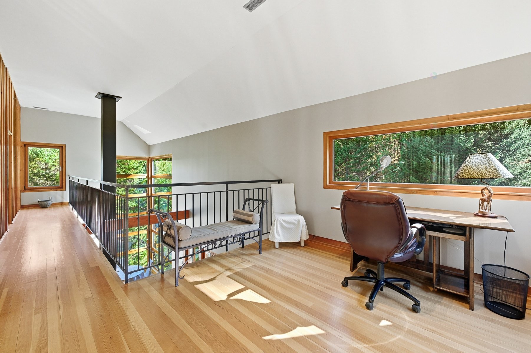 









967


Côte St-Gabriel O.

,
Saint-Sauveur,




QC
J0R1R1

