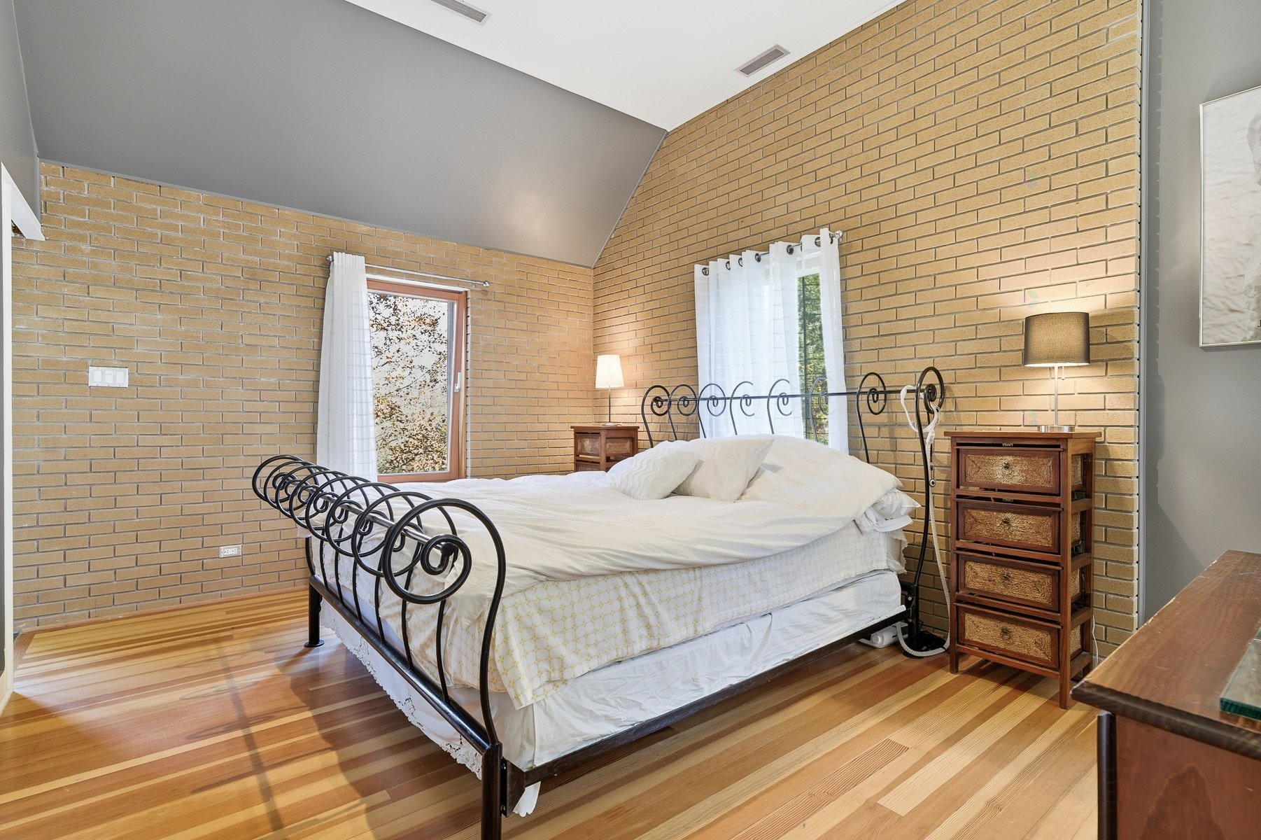 









967


Côte St-Gabriel O.

,
Saint-Sauveur,




QC
J0R1R1

