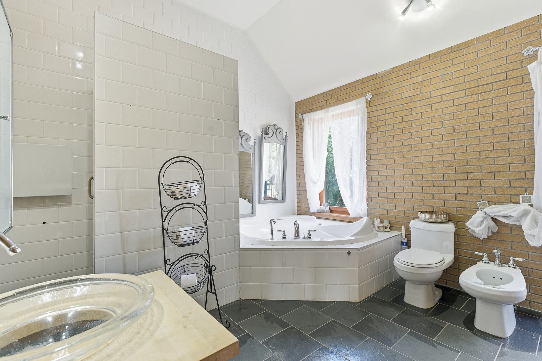 









967


Côte St-Gabriel O.

,
Saint-Sauveur,




QC
J0R1R1

