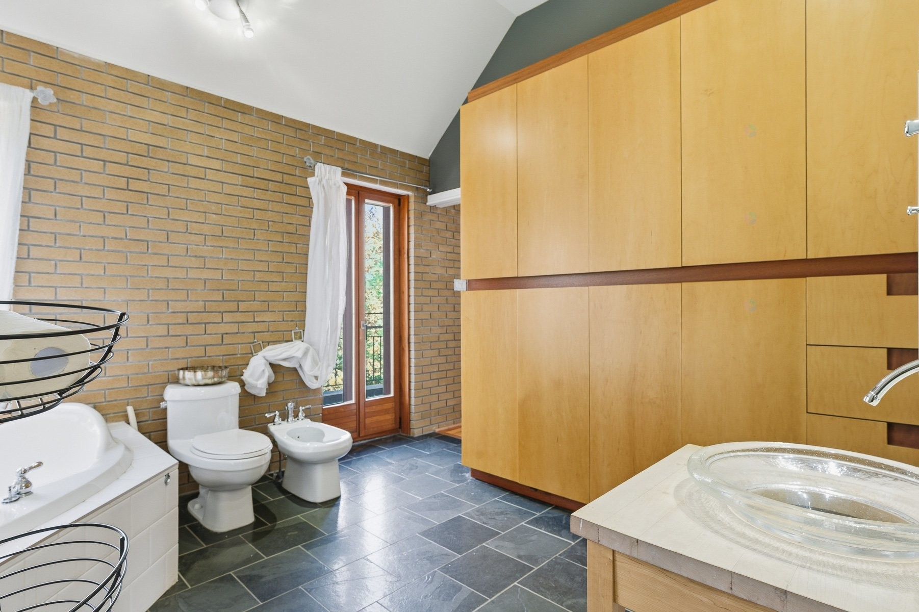 









967


Côte St-Gabriel O.

,
Saint-Sauveur,




QC
J0R1R1

