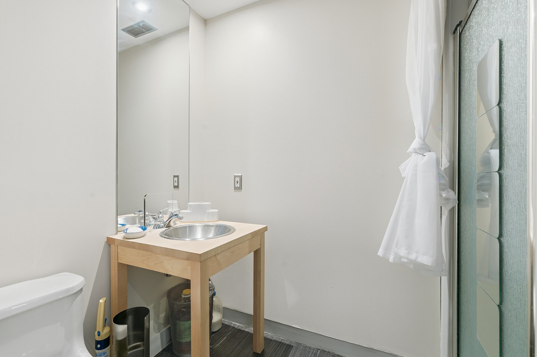 









967


Côte St-Gabriel O.

,
Saint-Sauveur,




QC
J0R1R1

