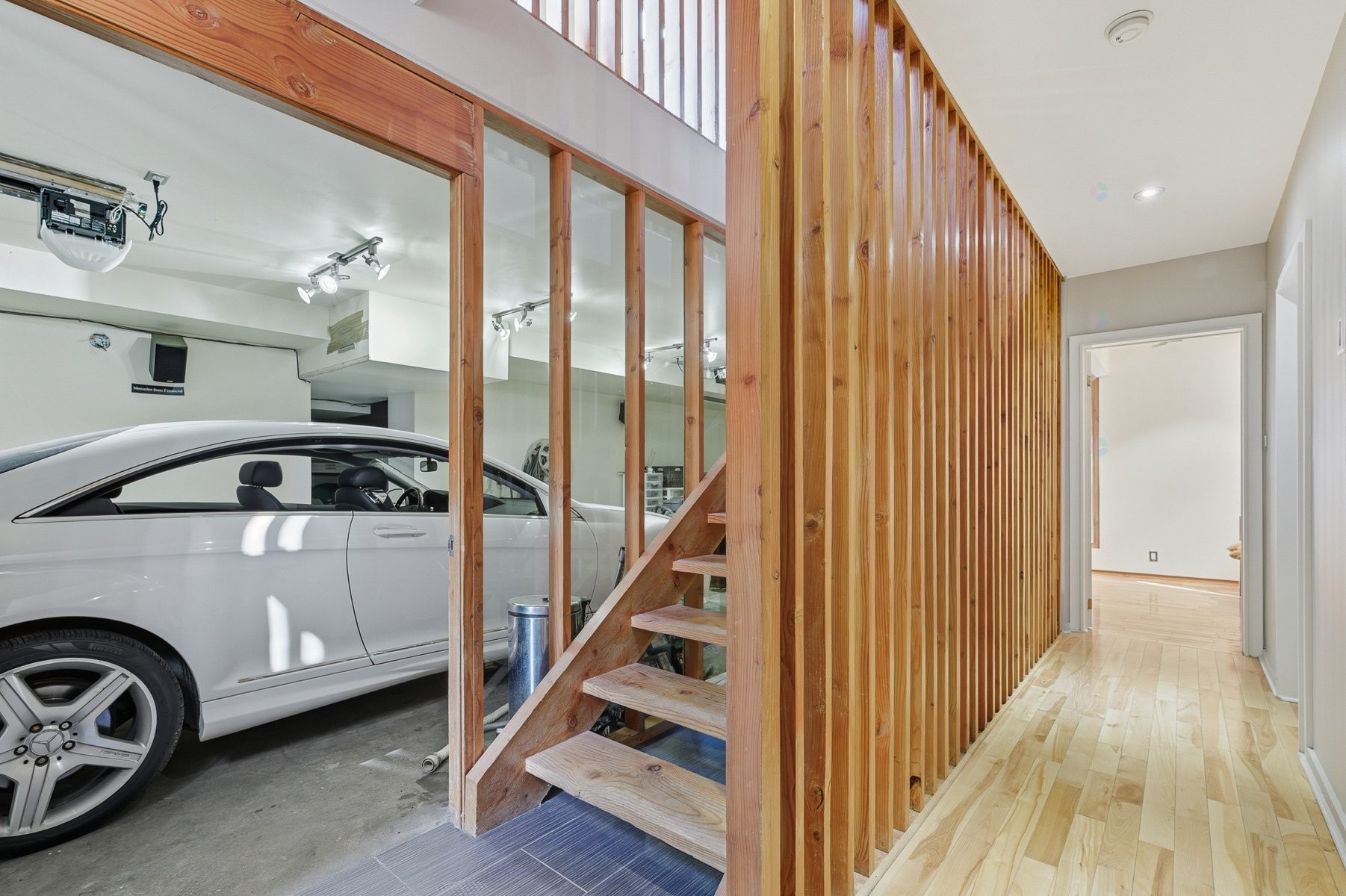 









967


Côte St-Gabriel O.

,
Saint-Sauveur,




QC
J0R1R1

