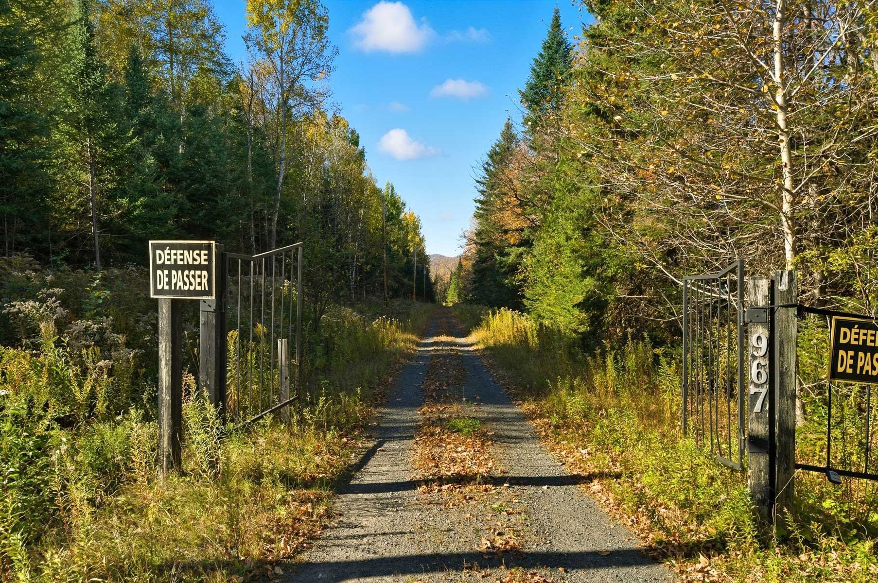 









967


Côte St-Gabriel O.

,
Saint-Sauveur,




QC
J0R1R1

