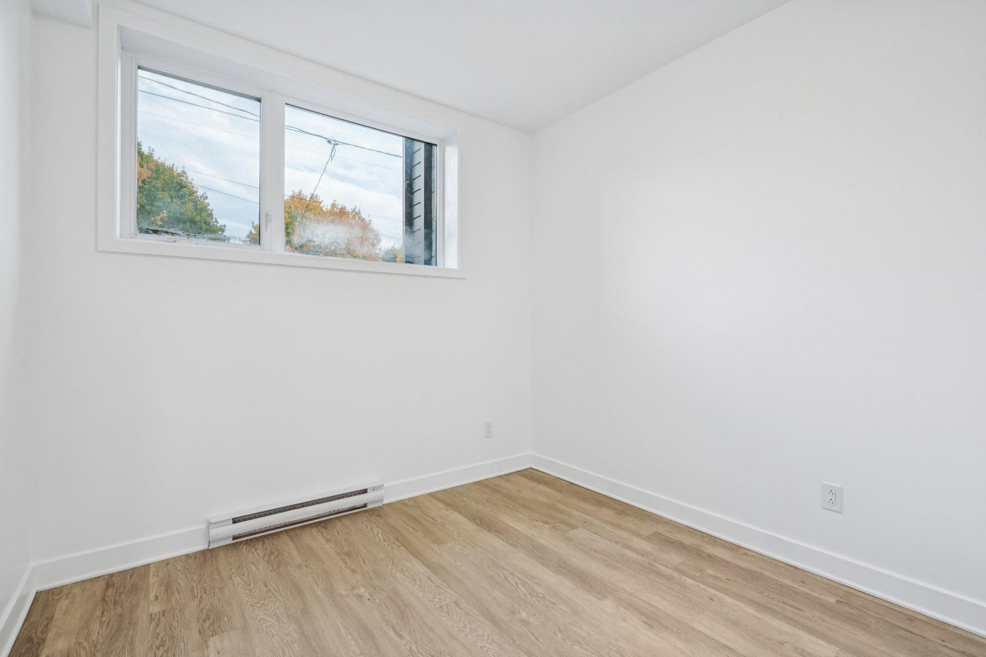 









576


Rue Salaberry

, 6,
Beauharnois,




QC
J6N2E1

