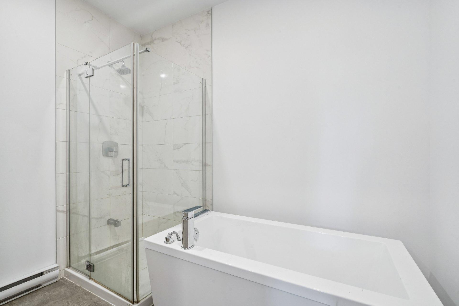 









576


Rue Salaberry

, 6,
Beauharnois,




QC
J6N2E1

