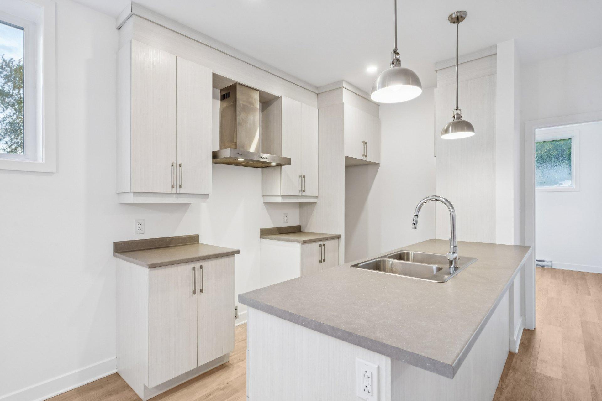 









576


Rue Salaberry

, 6,
Beauharnois,




QC
J6N2E1

