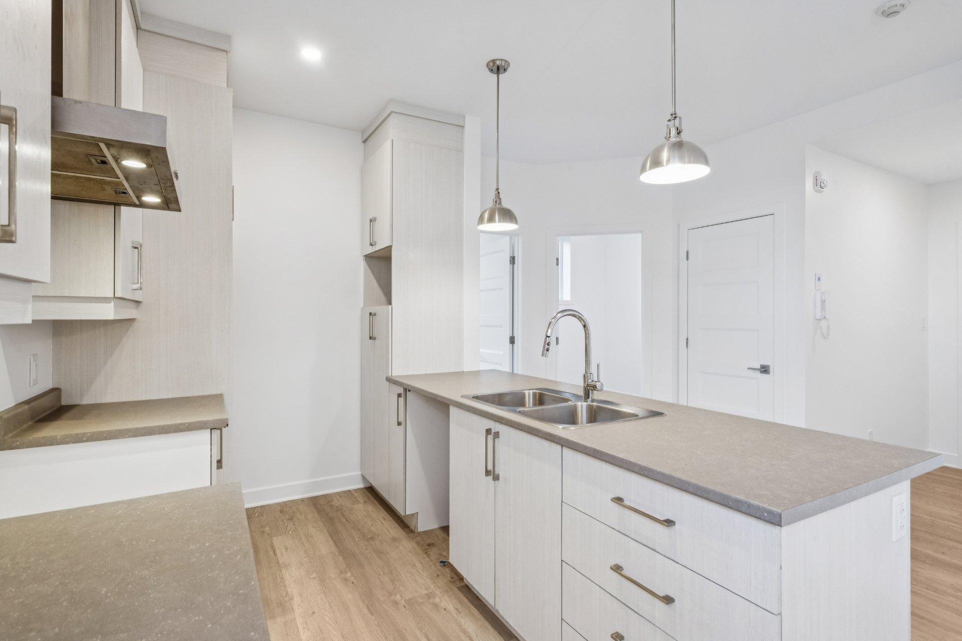 









576


Rue Salaberry

, 6,
Beauharnois,




QC
J6N2E1

