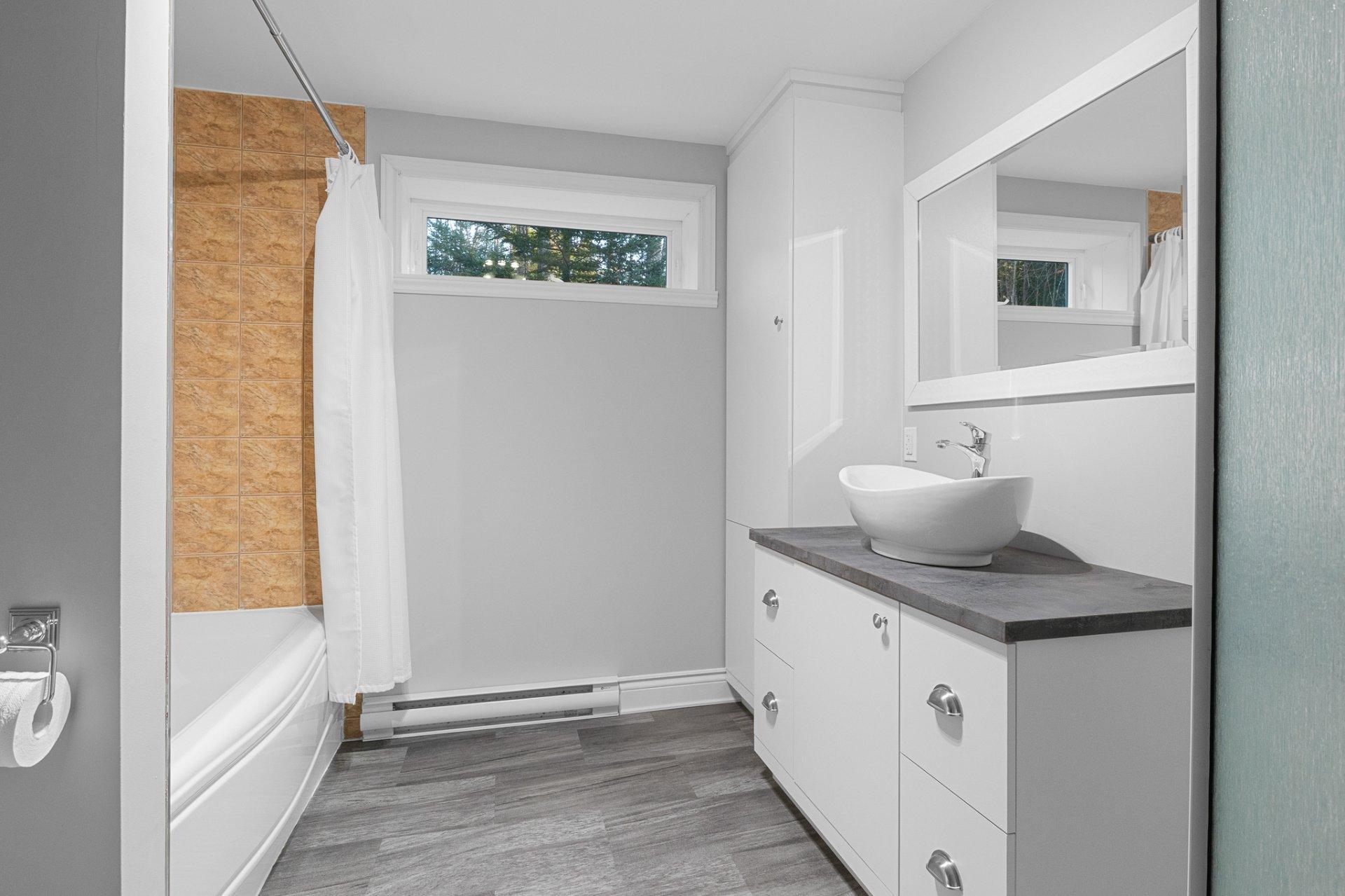 









13


Rue des Amarantes

,
Austin,




QC
J0B1B0


