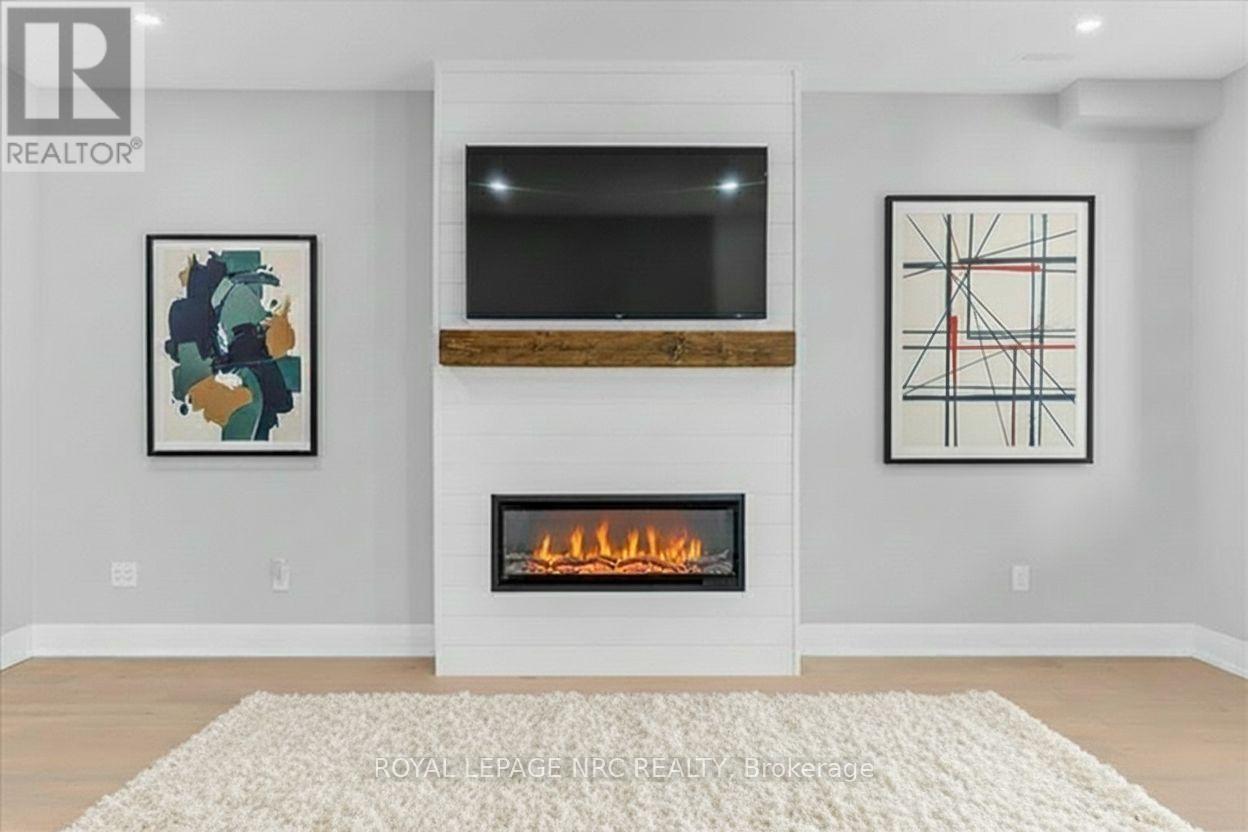 












66 PAGE STREET

,
Port Colborne (Bethel),




Ontario
L3K5V1

