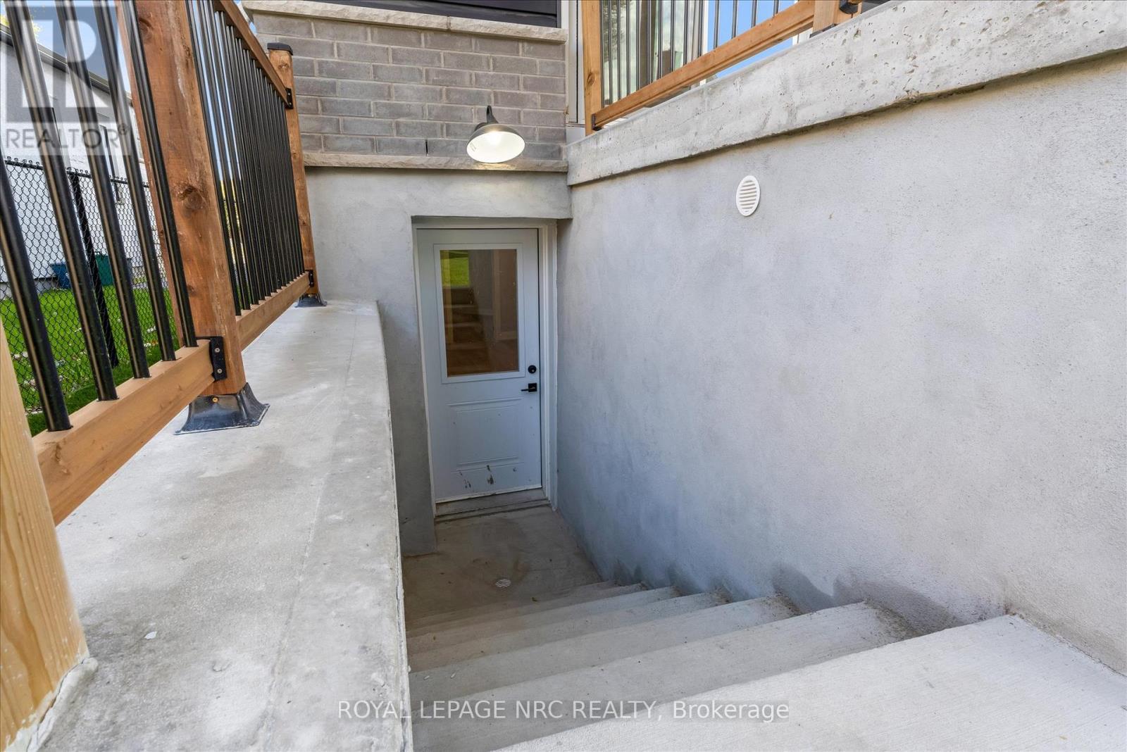 












66 PAGE STREET

,
Port Colborne (Bethel),




Ontario
L3K5V1

