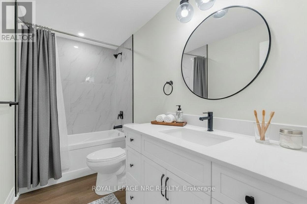 












66 PAGE STREET

,
Port Colborne (Bethel),




Ontario
L3K5V1

